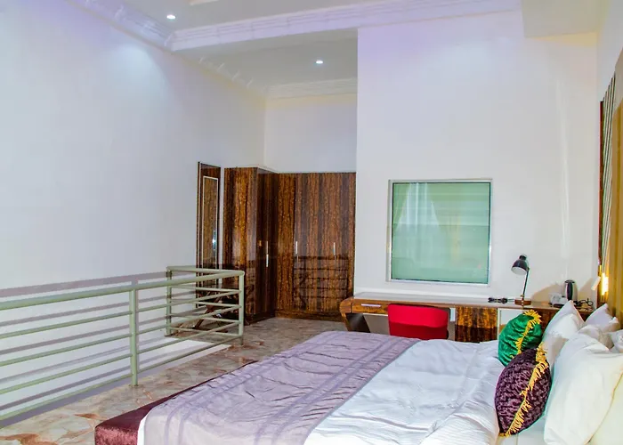 Radissononyx Awka